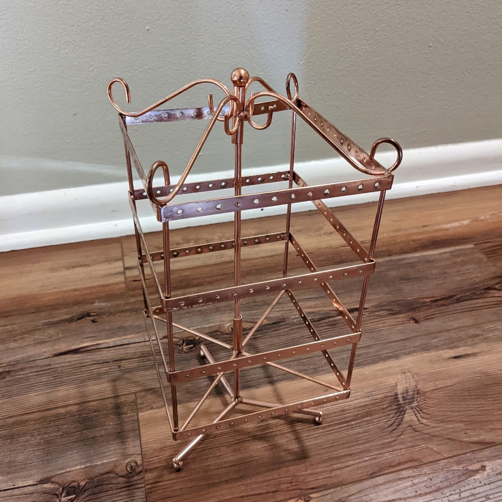 Earring display in rose gold